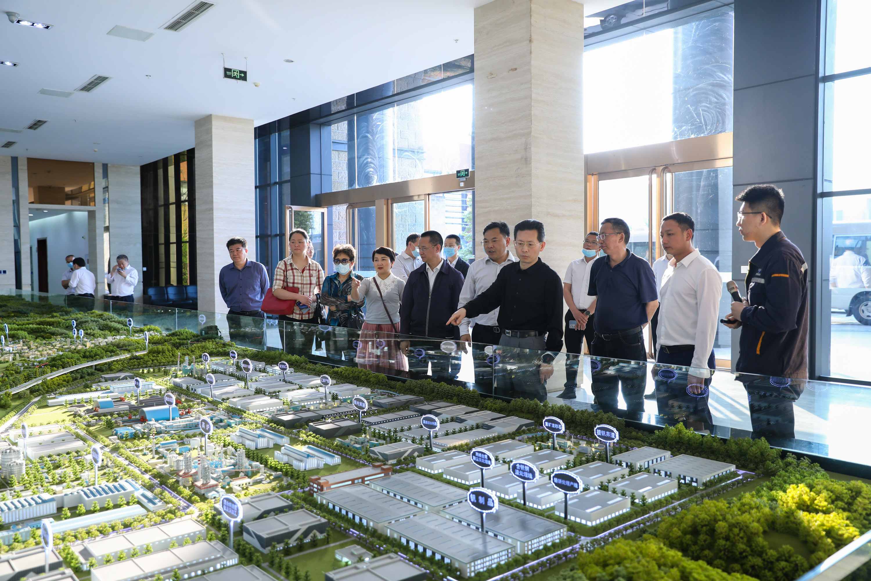 内江市人大常委会魏红锋一行到川威连界基地专题调研(图5) 内江市人大常委会魏红锋一行到川威连界基地专题调研(图5)